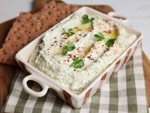 Άλειμμα Φέτας με Ελιές, Γιαούρτι και Μπούκοβο