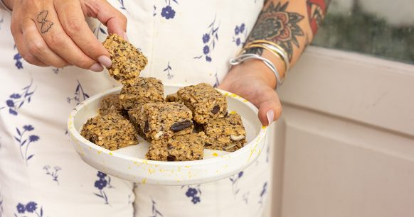 Πρωτεϊνικές μπάρες granola με σοκολάτα- Χωρίς ψήσιμο!